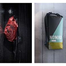 Nomad Schwimmsack - red &amp; torquise in der Dusche